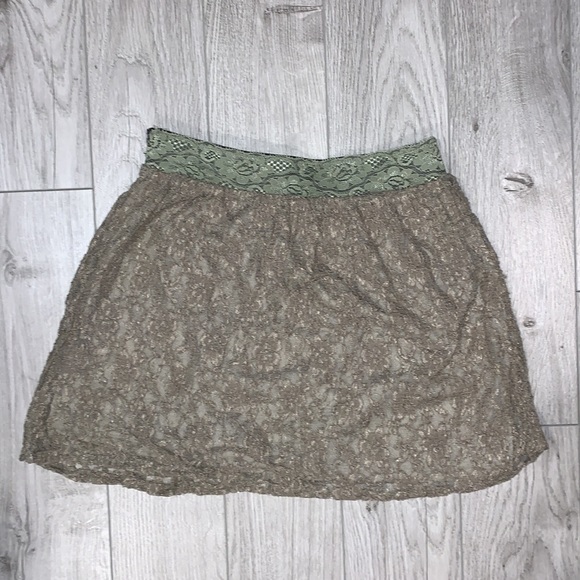 Lace Taupe/Green Skirt Size 4 - Picture 4 of 6